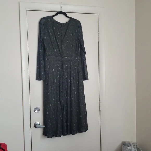 Daisy's Street Gold Constellation Chain Belt Long-sleeve Dress (Plus size) - Picture 7 of 16